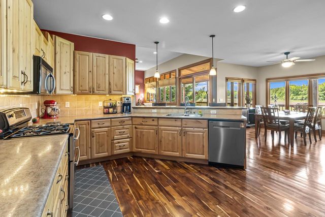 W5574 Briarwood ROAD, Elkhorn, WI 53121