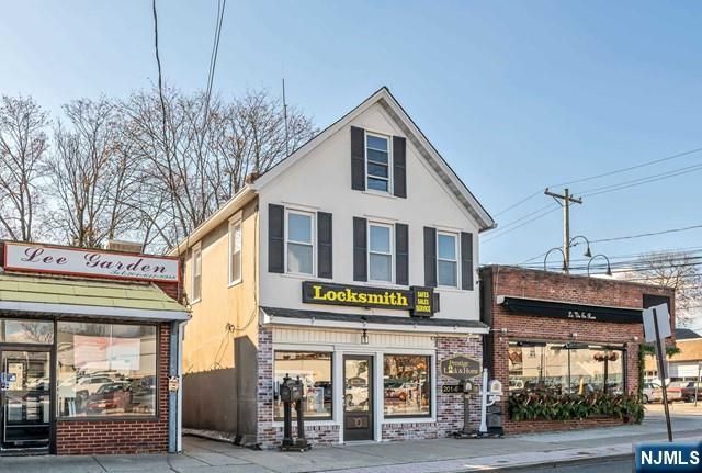 10 W Prospect Street, Waldwick, NJ 07463