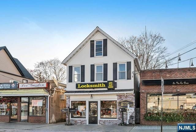 10 W Prospect Street, Waldwick, NJ 07463
