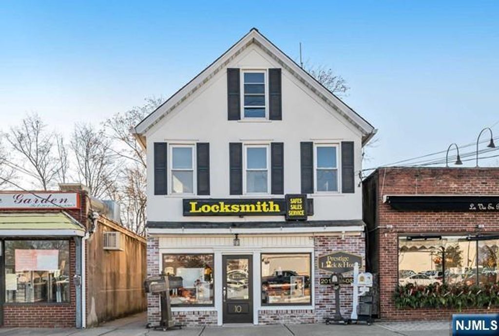 10 W Prospect Street, Waldwick, NJ 07463