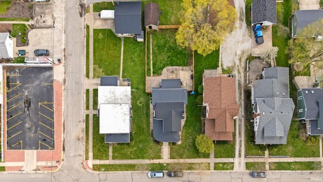203 W Berry Street, Middlebury, IN 46540