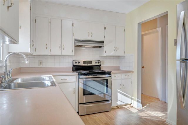 303 Farmer LN, Vinton, VA 24179