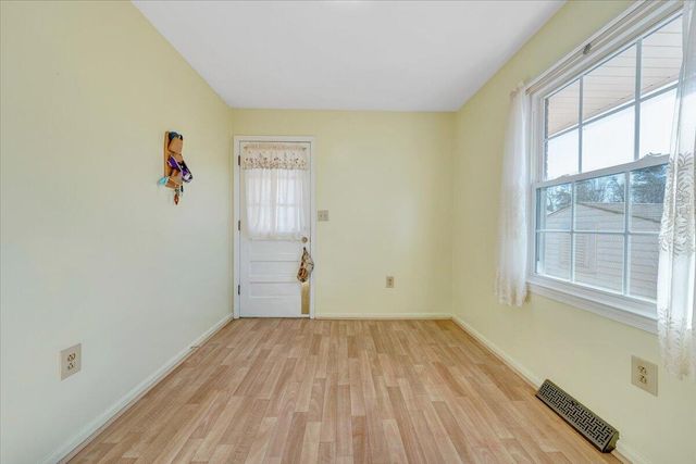 303 Farmer LN, Vinton, VA 24179