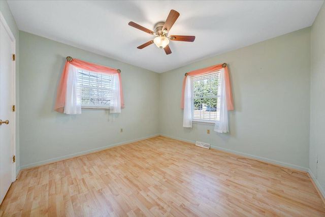 303 Farmer LN, Vinton, VA 24179