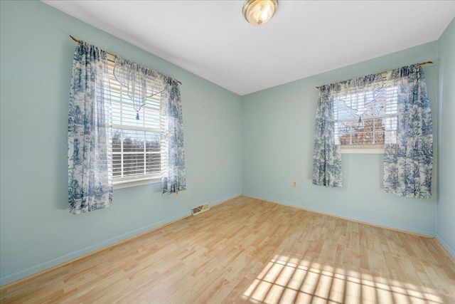 303 Farmer LN, Vinton, VA 24179