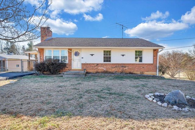 303 Farmer LN, Vinton, VA 24179