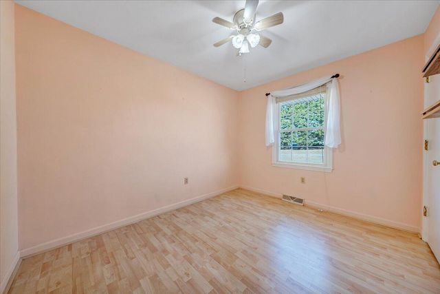 303 Farmer LN, Vinton, VA 24179