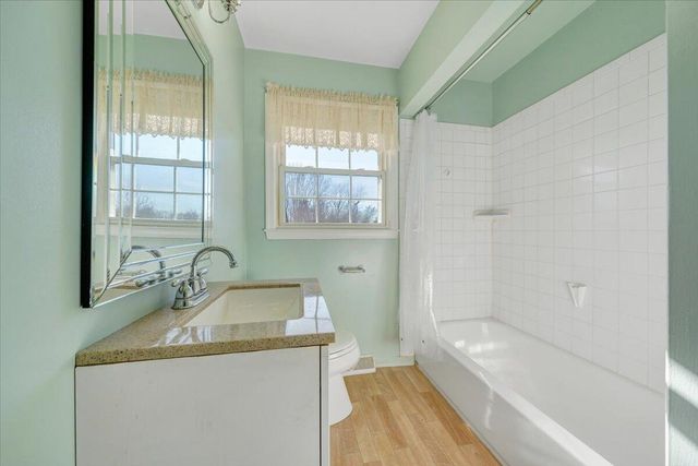 303 Farmer LN, Vinton, VA 24179