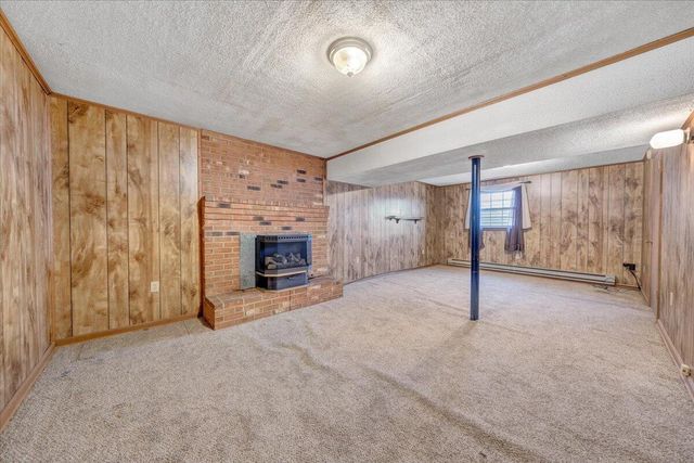 303 Farmer LN, Vinton, VA 24179