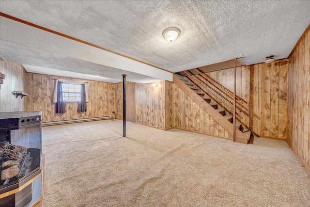 303 Farmer LN, Vinton, VA 24179