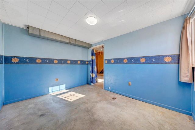 303 Farmer LN, Vinton, VA 24179