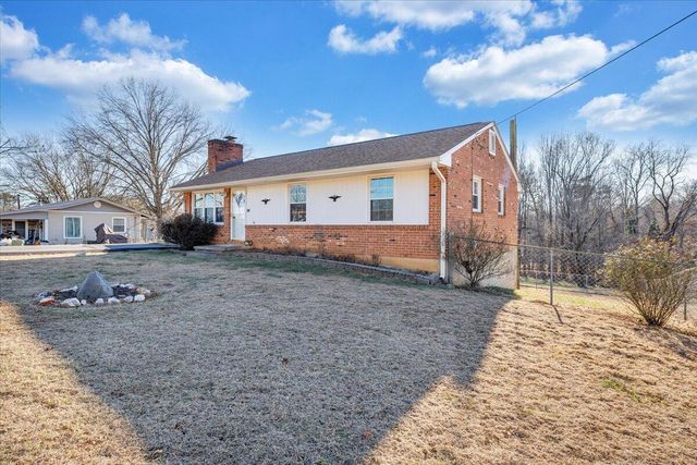 303 Farmer LN, Vinton, VA 24179