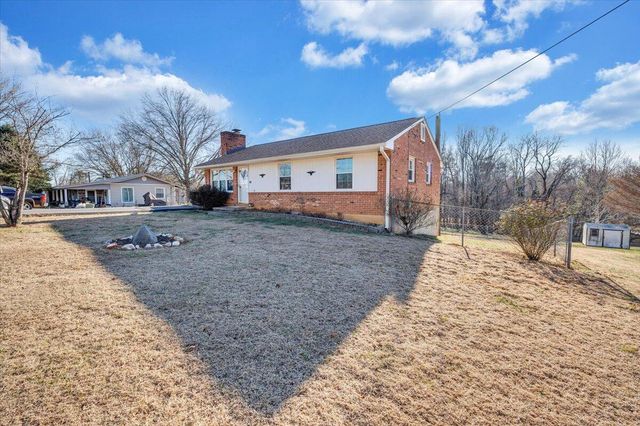 303 Farmer LN, Vinton, VA 24179
