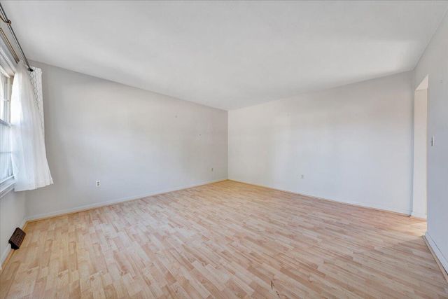 303 Farmer LN, Vinton, VA 24179