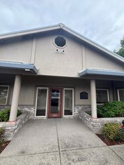 945 Town Centre Drive, Medford, OR 97504