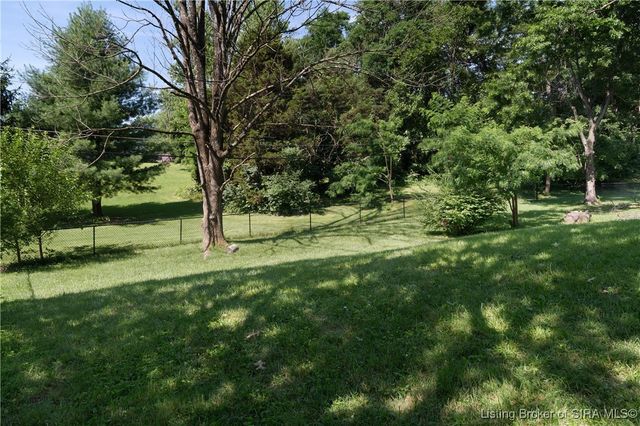 133 Edgemont Drive, New Albany, IN 47150