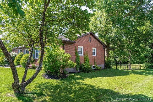 133 Edgemont Drive, New Albany, IN 47150