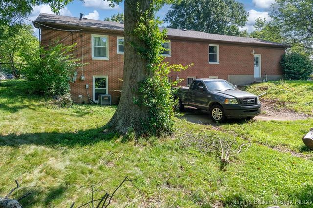 133 Edgemont Drive, New Albany, IN 47150