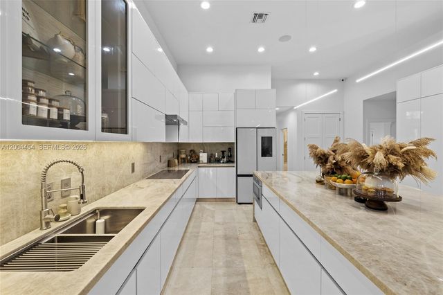 12000 NW 11th St, Plantation, FL 33323