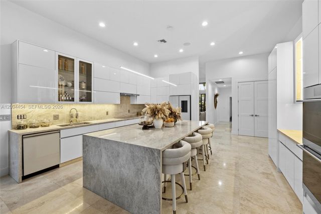 12000 NW 11th St, Plantation, FL 33323
