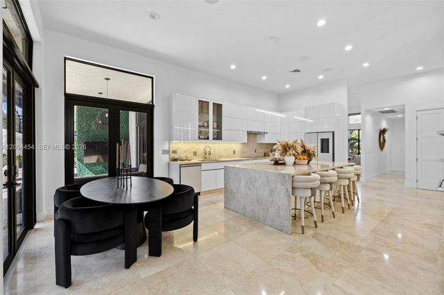 12000 NW 11th St, Plantation, FL 33323