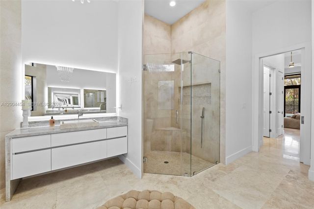 12000 NW 11th St, Plantation, FL 33323