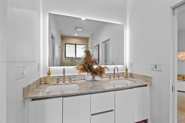12000 NW 11th St, Plantation, FL 33323