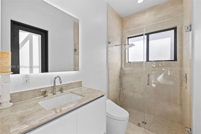 12000 NW 11th St, Plantation, FL 33323