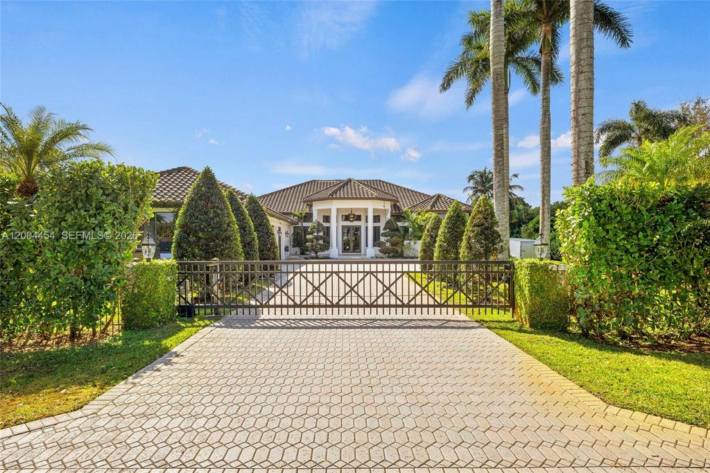12000 NW 11th St, Plantation, FL 33323