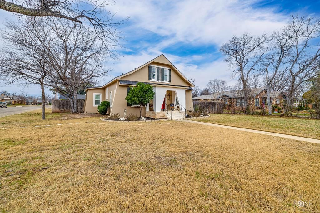 Image 1 of property listing at 223 S Jefferson St, San Angelo, TX 76901