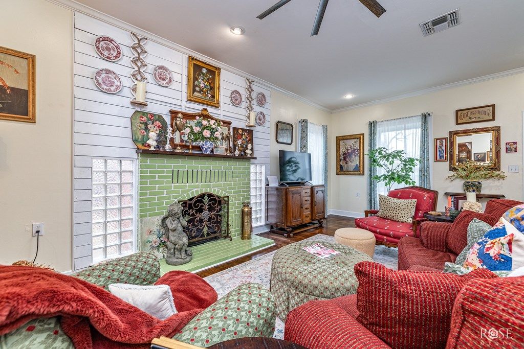 Image 11 of property listing at 223 S Jefferson St, San Angelo, TX 76901