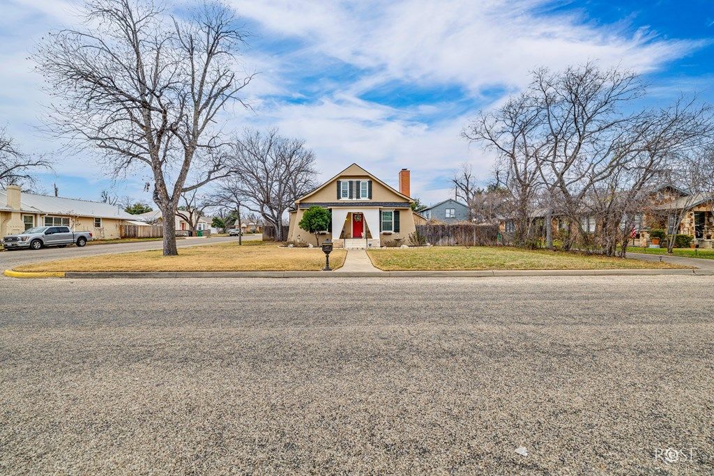 Image 3 of property listing at 223 S Jefferson St, San Angelo, TX 76901