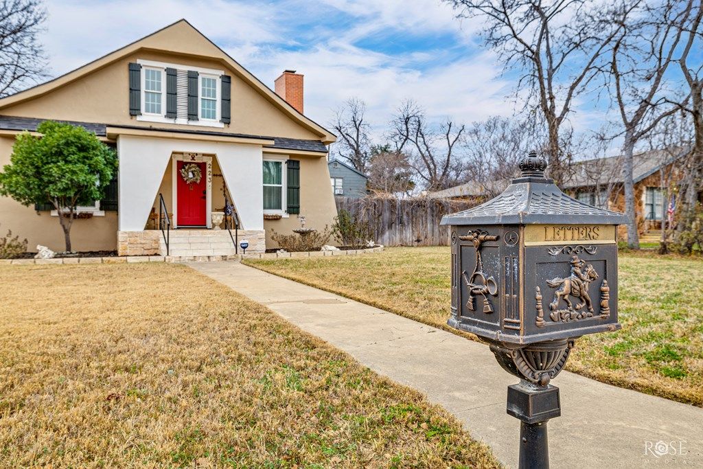 Image 4 of property listing at 223 S Jefferson St, San Angelo, TX 76901