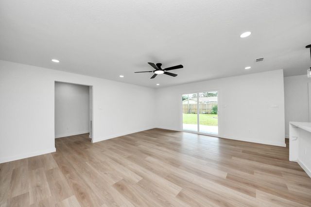 1007 Lindenwood Drive, Baytown, TX 77520