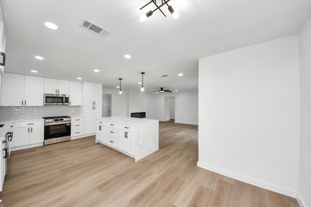 1007 Lindenwood Drive, Baytown, TX 77520