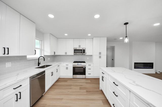 1007 Lindenwood Drive, Baytown, TX 77520