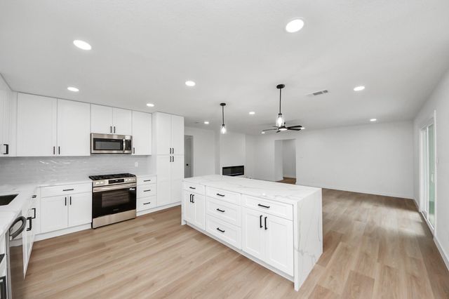 1007 Lindenwood Drive, Baytown, TX 77520