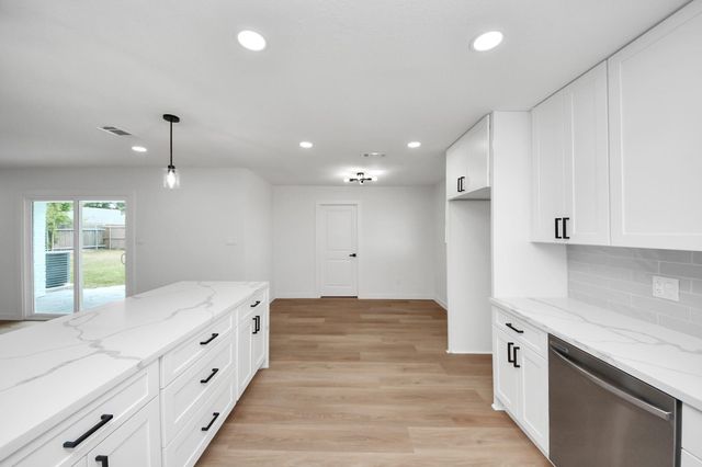 1007 Lindenwood Drive, Baytown, TX 77520