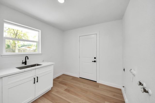 1007 Lindenwood Drive, Baytown, TX 77520