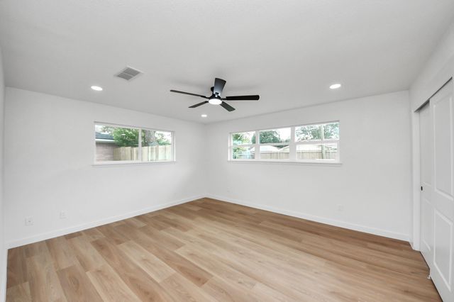 1007 Lindenwood Drive, Baytown, TX 77520