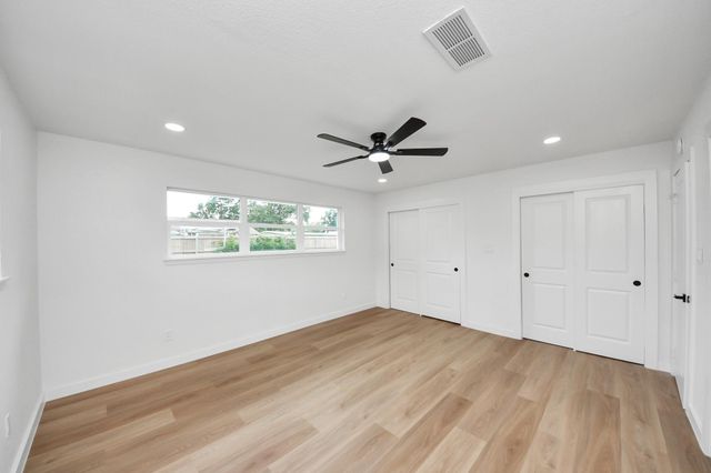 1007 Lindenwood Drive, Baytown, TX 77520