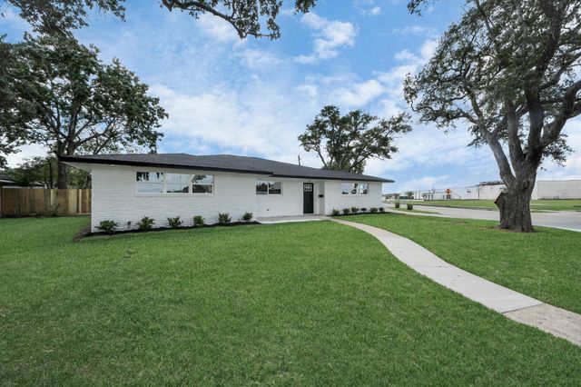 1007 Lindenwood Drive, Baytown, TX 77520