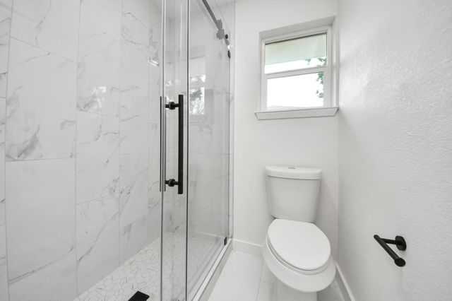 1007 Lindenwood Drive, Baytown, TX 77520