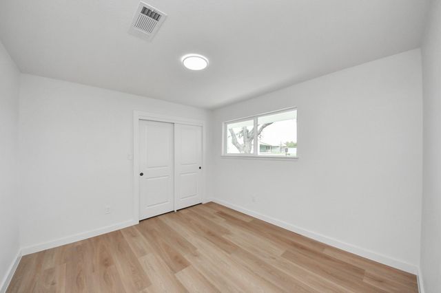 1007 Lindenwood Drive, Baytown, TX 77520