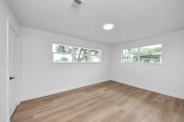 1007 Lindenwood Drive, Baytown, TX 77520