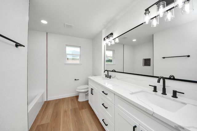 1007 Lindenwood Drive, Baytown, TX 77520