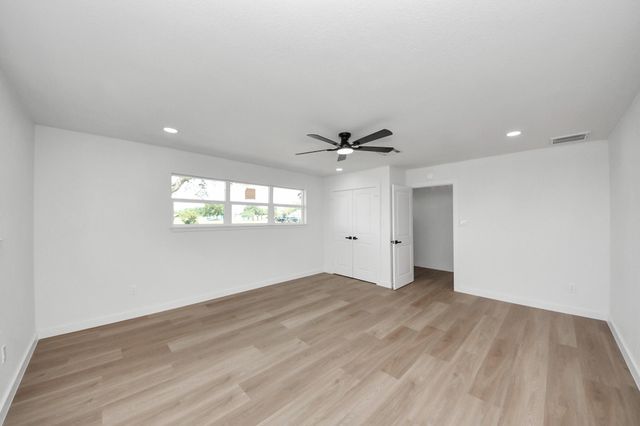 1007 Lindenwood Drive, Baytown, TX 77520