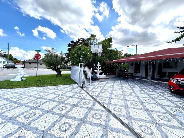 598 SW 121st Ave, Miami, FL 33184
