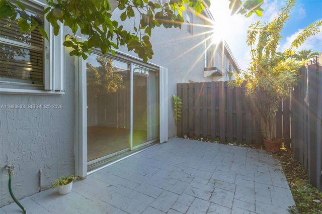 5240 NW 109th Ave 4, Doral, FL 33178