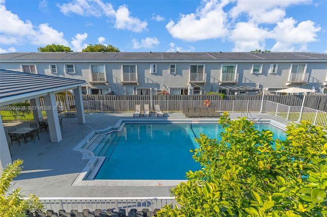 5240 NW 109th Ave 4, Doral, FL 33178